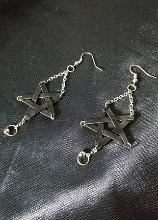 Tasarımcı pentagram zincirli piercing detaylı sallanır gothic küpe
