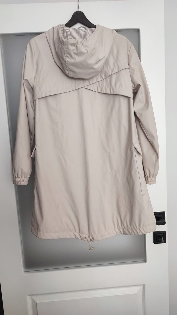 Bej Kapüşonlu Düğmeli Rahat Kesim Mont - Görsel 3