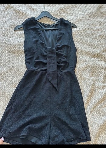 Siyah Drapeli Mini V Yakalı tulum - Görsel 3