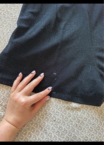 Siyah Drapeli Mini V Yakalı tulum - Görsel 9