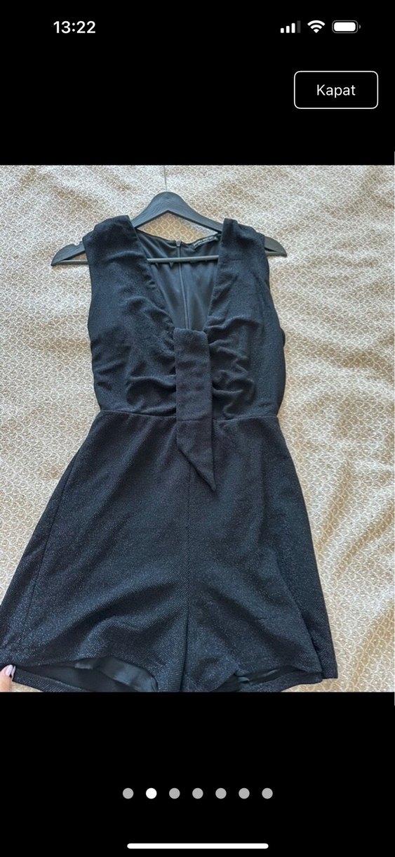 Siyah Drapeli Mini V Yakalı tulum - Görsel 3