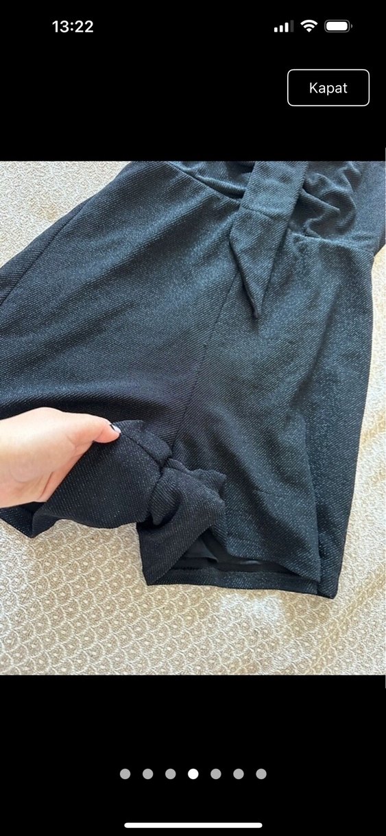 Siyah Drapeli Mini V Yakalı tulum - Görsel 5