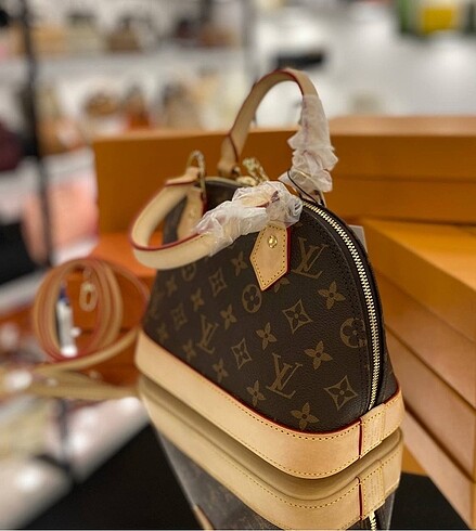 Louis Vuitton Lv alma bb