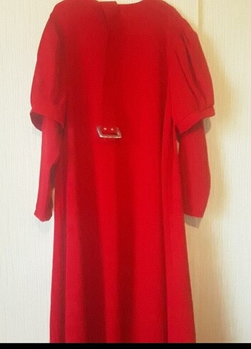 Kırmızı kemerli elbise abiye 