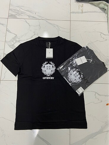 Diğer GIVENCHY TSHIRT
