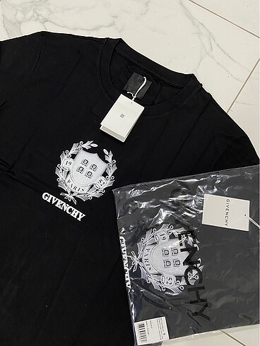 l Beden GIVENCHY TSHIRT