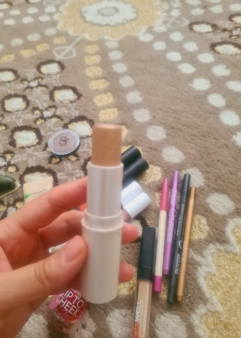 Çeşitli Makyaj Ürünleri - Görsel 6