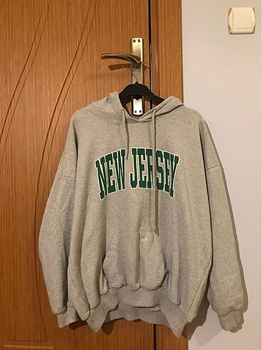 Gri kapüşonlu oversize sweatshirt