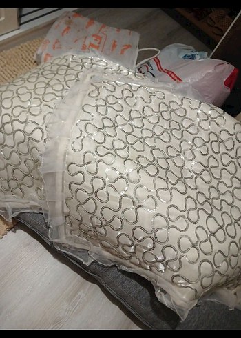 İşlemeli Yatak Örtüsü - Görsel 2