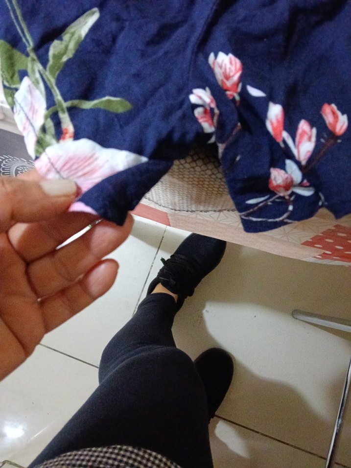 Kadın Lacivert Çiçekli Mini Tulum - Görsel 5