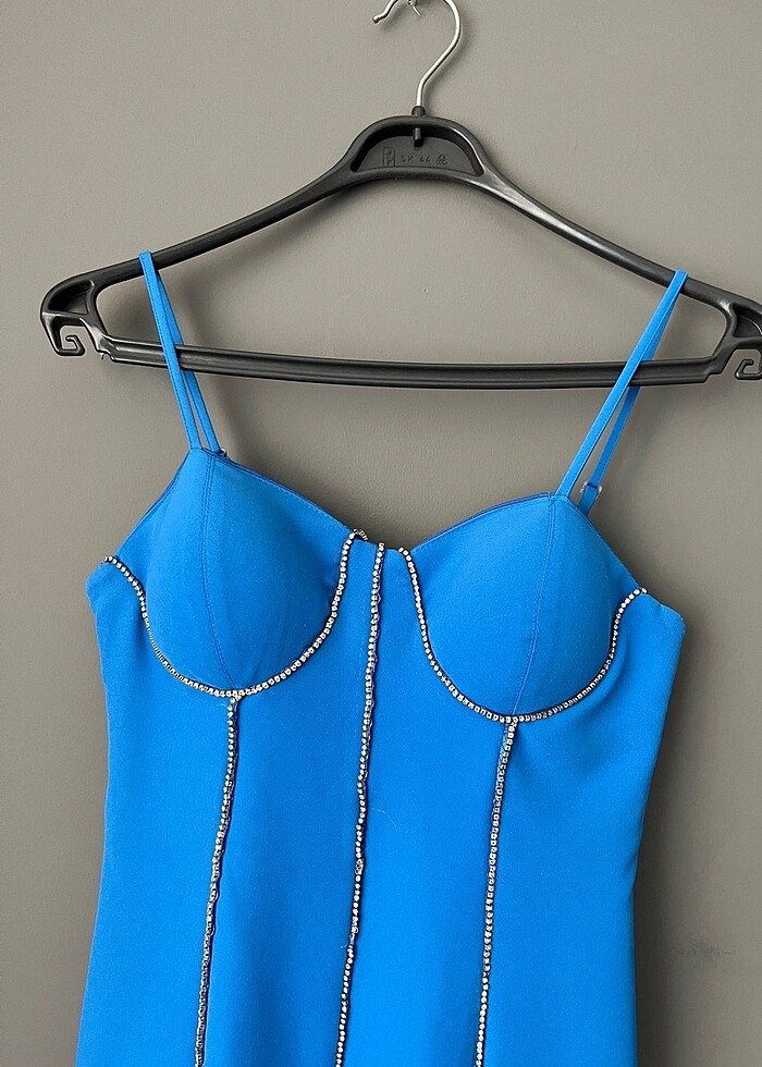 Harika taşlı mavi elbise - Görsel 2