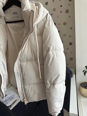 Zara SU VE RÜZGAR GEÇİRMEZ ŞİŞME MONT ZARA