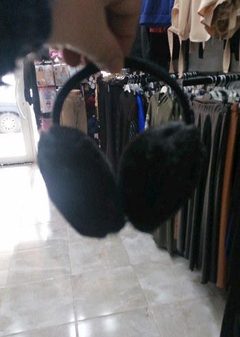 Siyah Kürklü Kulaklik - Görsel 3