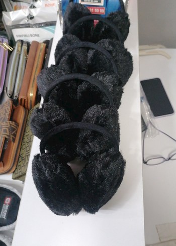 Siyah Kürklü Kulaklik - Görsel 2