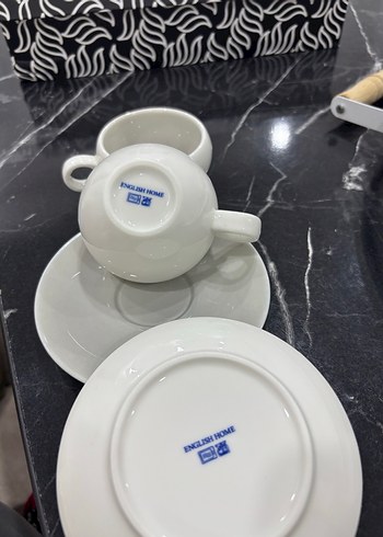 Beyaz porselen  İki Fincan ve Tabak Seti - Görsel 2