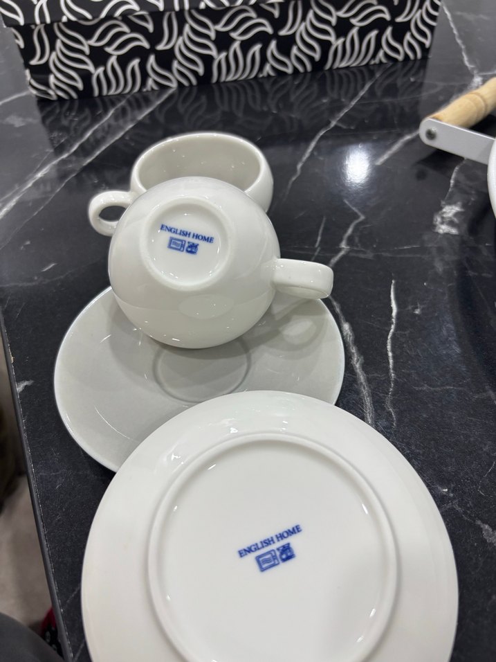 Beyaz porselen  İki Fincan ve Tabak Seti - Görsel 2