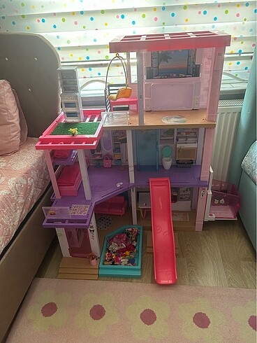 Barbie evi