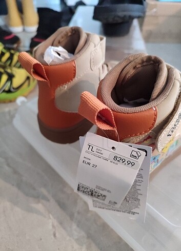 27 Beden çeşitli Renk H&m bot