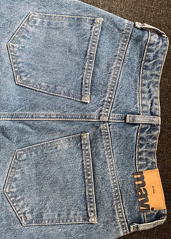 28 Beden Mavi Düğmeli Kadın Kot Pantolon