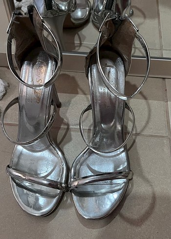 Nine West Modern Gumus İnce Topuklu Sandalet