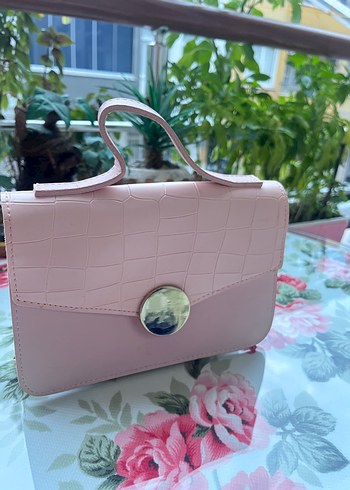 Stradivarius Sikligin Ve Zarafetin Pembe El Cantasi