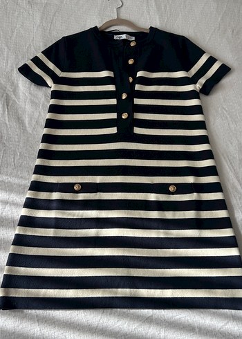 Düğmeli Çizgili Kısa Kollu Midi Elbise - Görsel 2