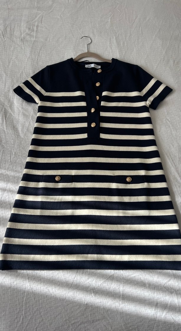 Düğmeli Çizgili Kısa Kollu Midi Elbise - Görsel 2