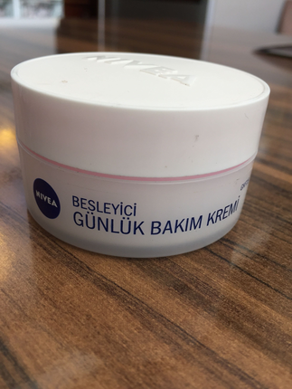 Nivea Nivea canlandırıcı yüz kremi