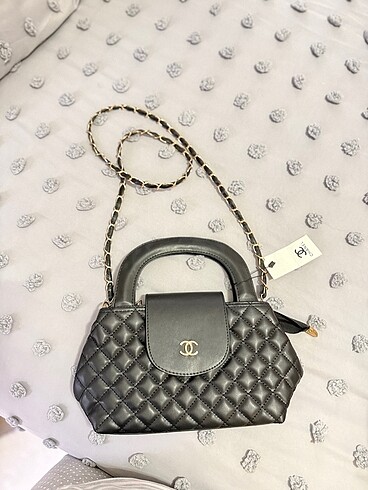Chanel etiketli çanta