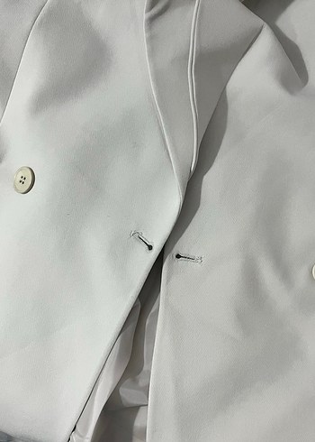 Düğmeli Beyaz Kadın Midi Blazer - Görsel 3