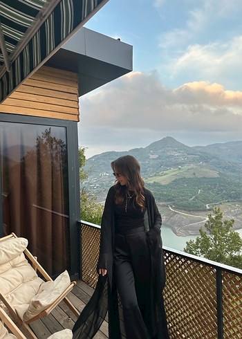 Siyah Dökümlü Gevşek Kesim Kadın Pantolon ve abaya - Görsel 2