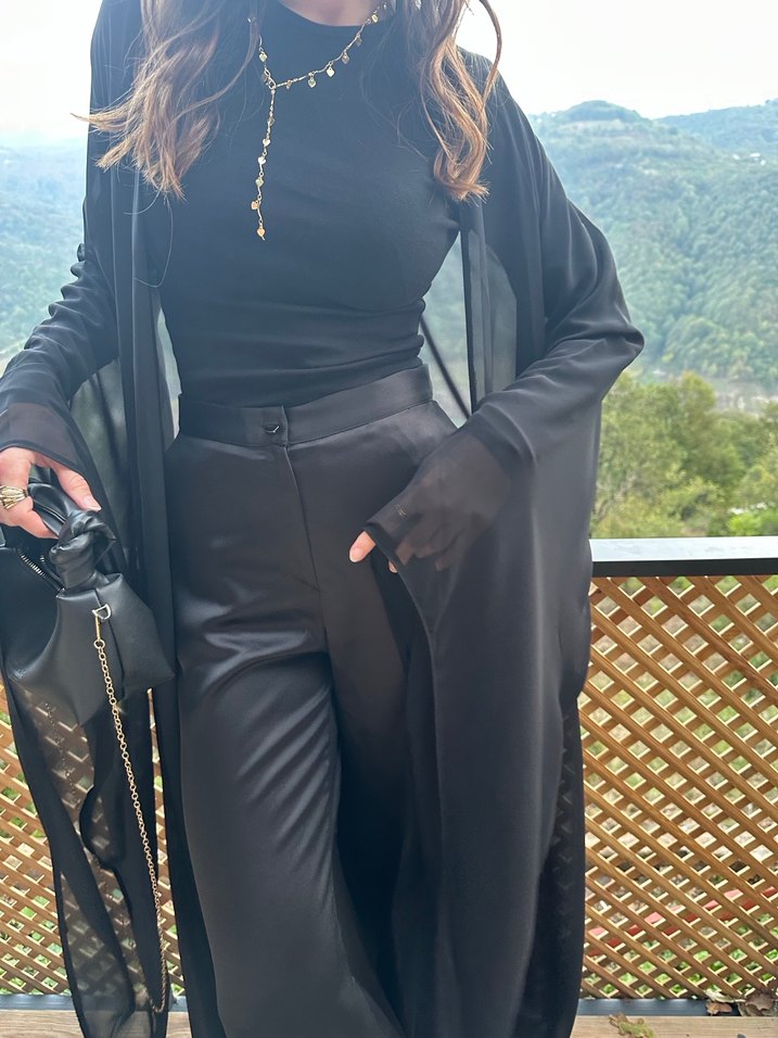 Siyah Dökümlü Gevşek Kesim Kadın Pantolon ve abaya - Görsel 3