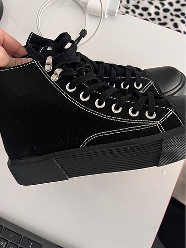 Pull and Bear converse