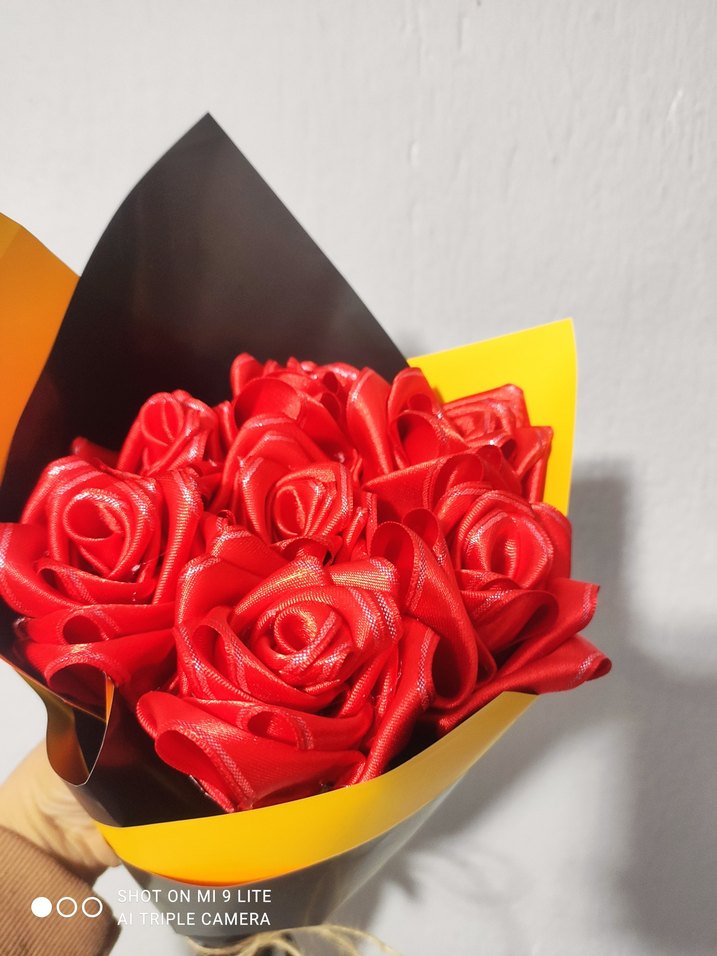 Pop Kültür Temalı Renkli Gül Buketleri - Görsel 3