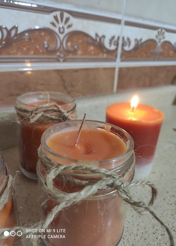 kırmızı ve turuncu renkte mum - Görsel 6