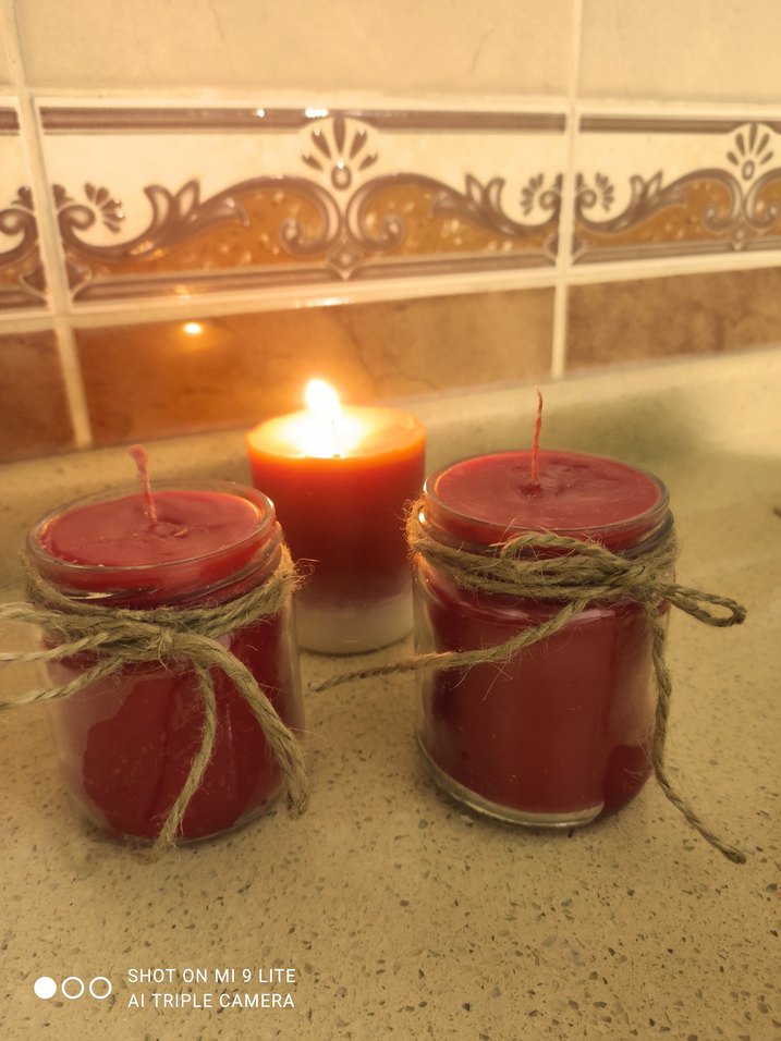kırmızı ve turuncu renkte mum - Görsel 4
