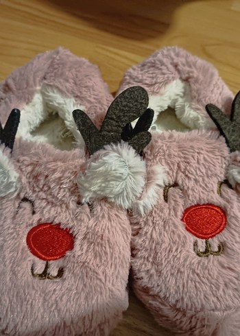 Kız Çocuk Pembe Kürklü Geyik Nakışlı Ev Terliği - Görsel 2