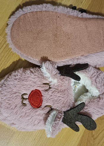 Kız Çocuk Pembe Kürklü Geyik Nakışlı Ev Terliği - Görsel 3