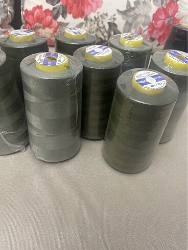  Yeşil tonları 120 No polyester dikiş ipi 5000 mt