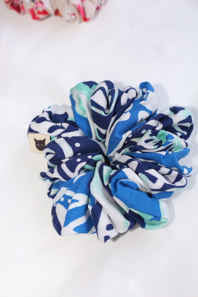 Mavi Renkli Elastik Kumaş Saç Tokası - Görsel 2