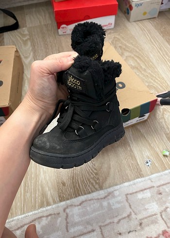 23 Beden siyah Renk Kız Çocuk Siyah Kürklü Goth Bot