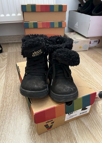Vicco Kız Çocuk Siyah Kürklü Goth Bot