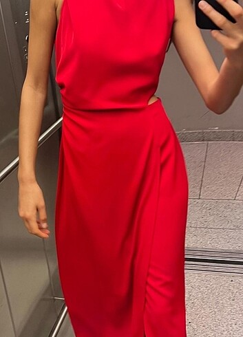 Zara Cut out detaylı büzgülü elbise