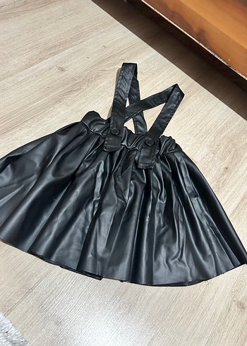 Siyah Deri Volanlı Kız Eteği - Görsel 4