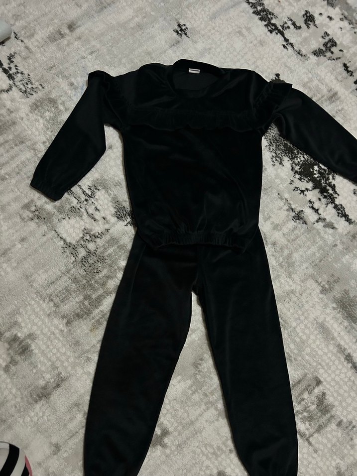 Kız Siyah Fırfırlı Sweatshirt ve Eşofman Takımı kadife - Görsel 3
