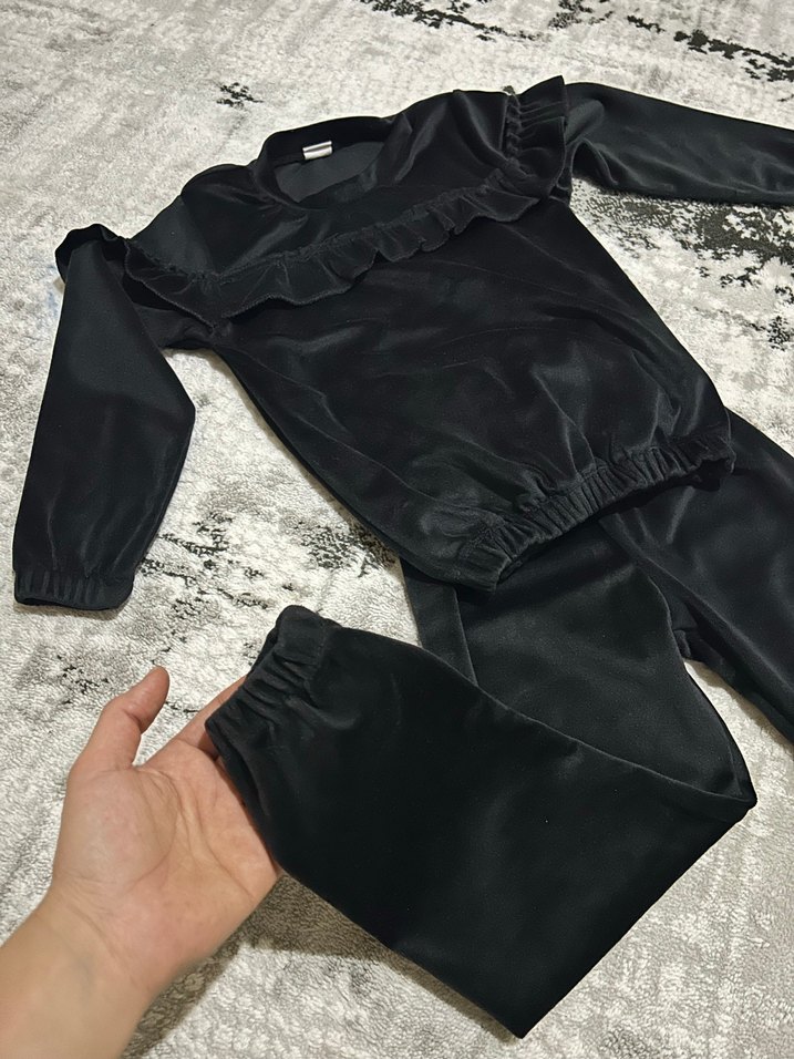Kız Siyah Fırfırlı Sweatshirt ve Eşofman Takımı kadife - Görsel 2