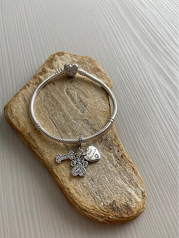 Pandora PANDORA PATI KEMİK VE KALP SALLANTILI CHARM