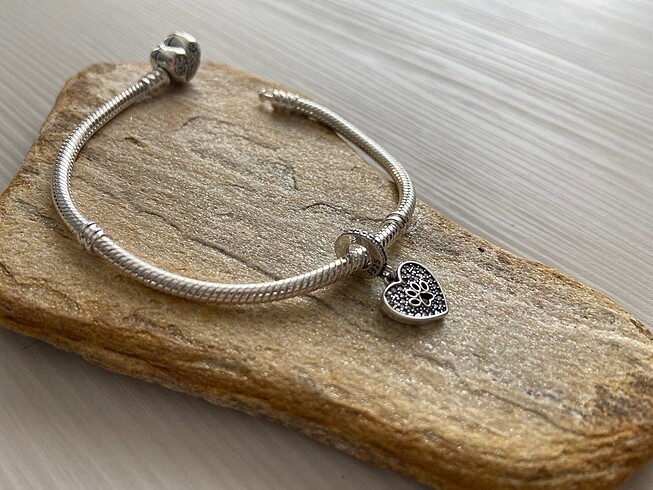  Beden PANDORA KALPLİ PATI PAVE IŞILTILI TAŞ CHARM