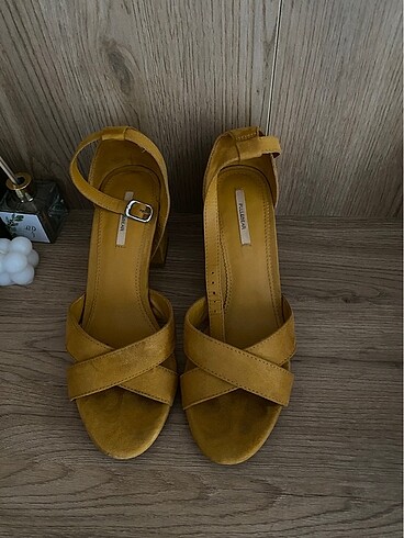 37 Beden sarı Renk Pull bear topuklu ayakkabı