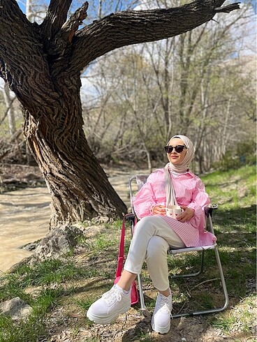 Pembe çizgili gömlek